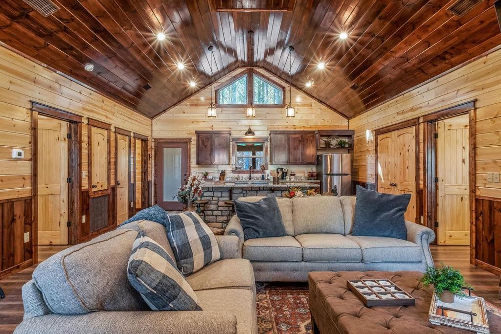Large Luxury 2Br Cabin W Hot Tub Double Trouble Was Designed For Fun Comfort And Memories Minutes From Buzzling Hochatown And Beautiful Beaver Bend State Park Broken Bow Exteriér fotografie